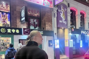 体验中华美食！哈兰德社媒晒漫步街头+吃烧腊照片：比赛日第二天