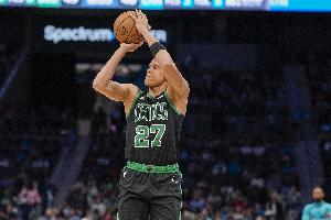 乔丹·沃尔什：塔图姆是教练&领袖 他说什么我都听