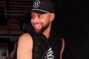 看到巴特勒这造型 库里真心绷不住了当场笑出来😂😂