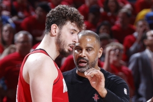 火箭如何实现转危为安？用高大阵容击败对手&给年轻球员成长空间