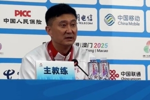 沈梓捷：冠军照片能不能挂在球馆里？杜锋：当然 挂100年