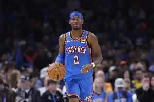 高居历史第3！亚历山大第三节未过半 达成连续85场得分20+！