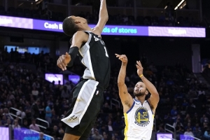 库里：文班带给你的盖帽挑战是不合常理的 我在巴黎奥运就见识过