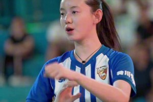 这么小的年纪投篮就这么准！以后要超库里啊😂 全场录像