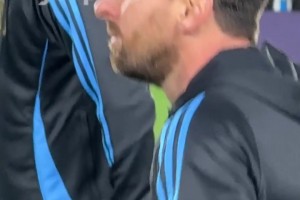 巴西刚换人就见效！帕奎塔门前抢点头球破门