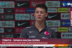 张曼源这素颜看起来真不错~此前踢球时练得浑身是汗啊😋